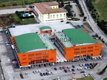 Immobile Commerciale In Affitto